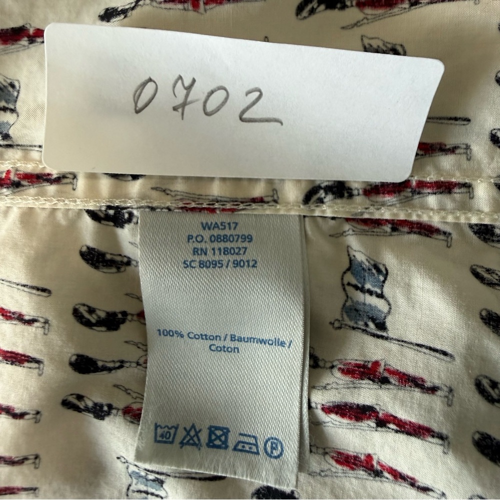 BODEN Beefeater Royal Guard print button front Blouse Size 10R - Picture 8 of 8